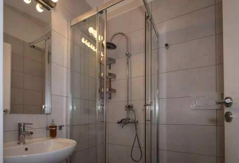 پانسیون Cconforthotels R&b Cavour   Self Check In