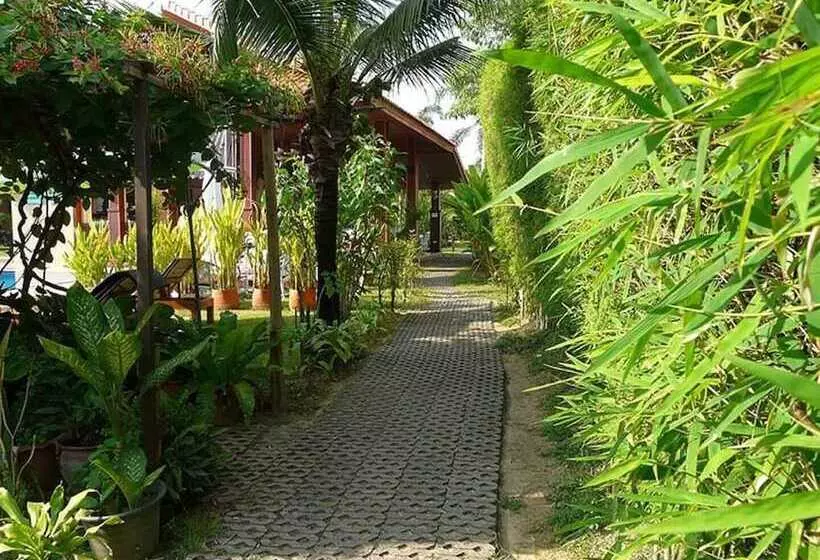 Hotelli Bang Saray Village Resort