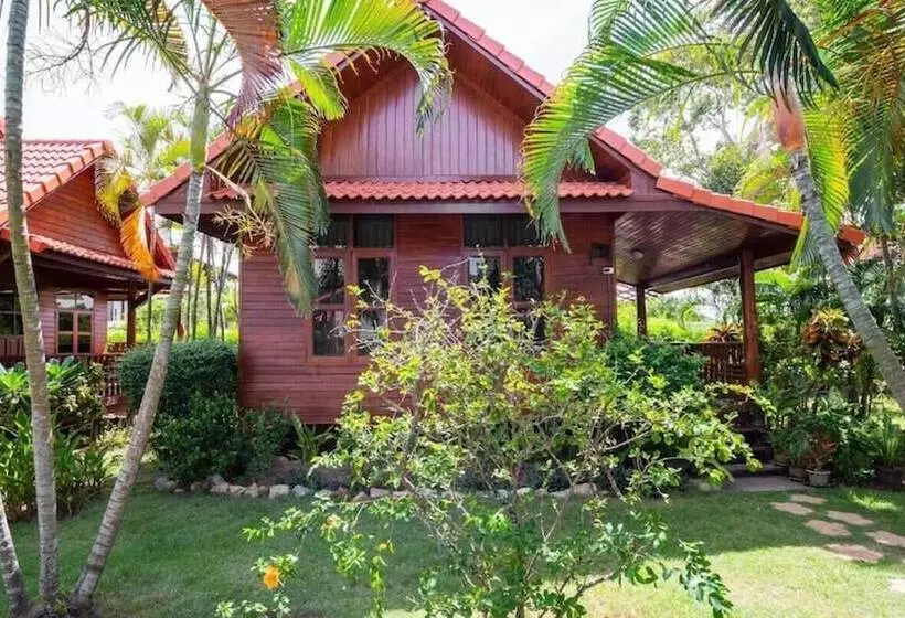 Hotelli Bang Saray Village Resort