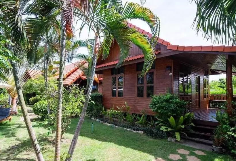 Hotelli Bang Saray Village Resort