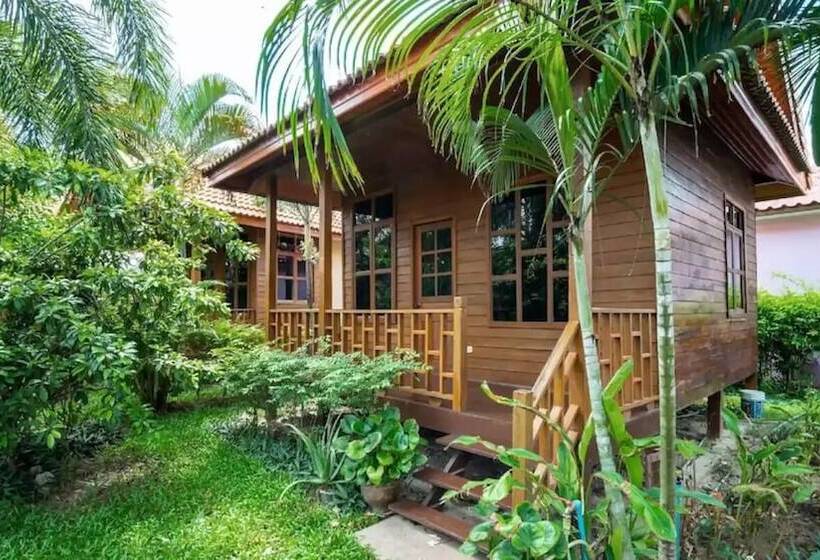 Отель Bang Saray Village Resort