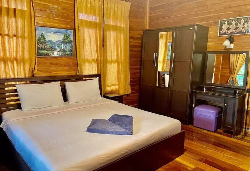 Отель Bang Saray Village Resort