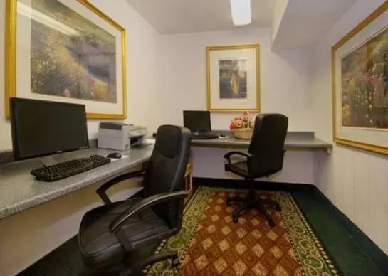 Clarion Hotel & Suites Conference Center Columbus