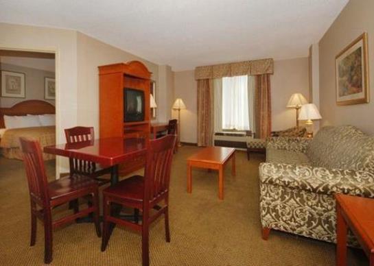 Clarion Hotel & Suites Conference Center Columbus