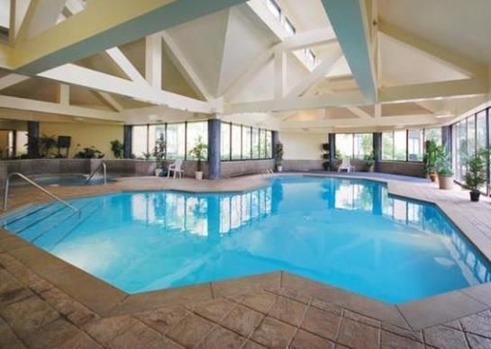 Clarion Hotel & Suites Conference Center Columbus