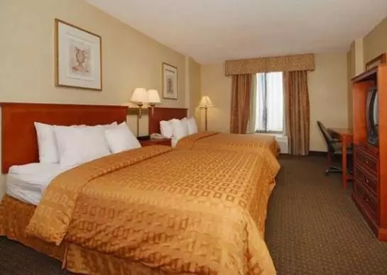 Clarion Hotel & Suites Conference Center Columbus