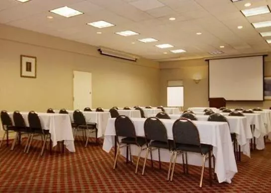 Clarion Hotel & Suites Conference Center Columbus
