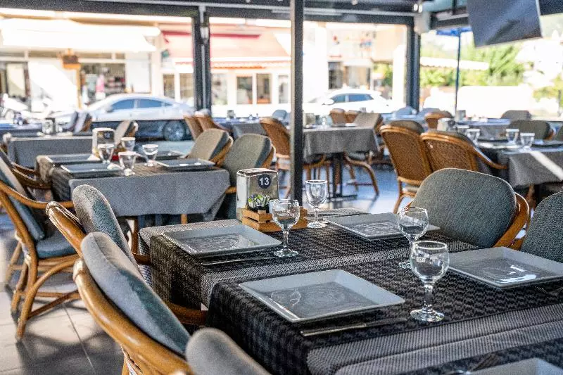 Grand Villa Sol Apart