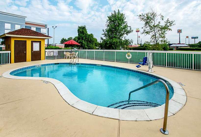 בית מלון כפרי Comfort Inn & Suites Santee I95