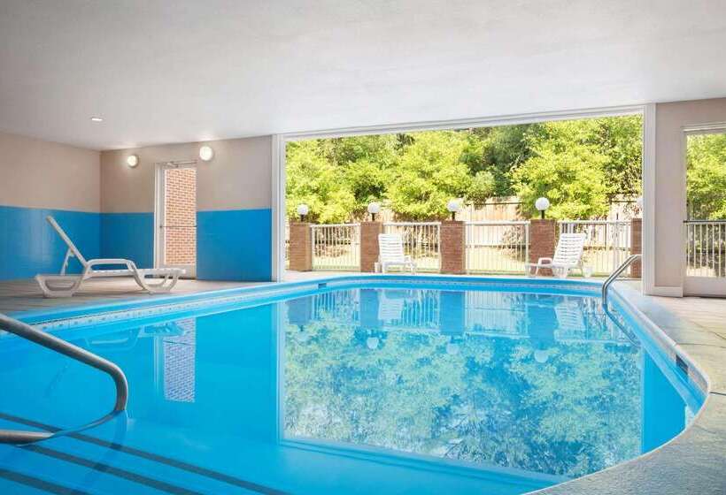 هتل Country Inn & Suites By Radisson, Charlotte University Place, Nc