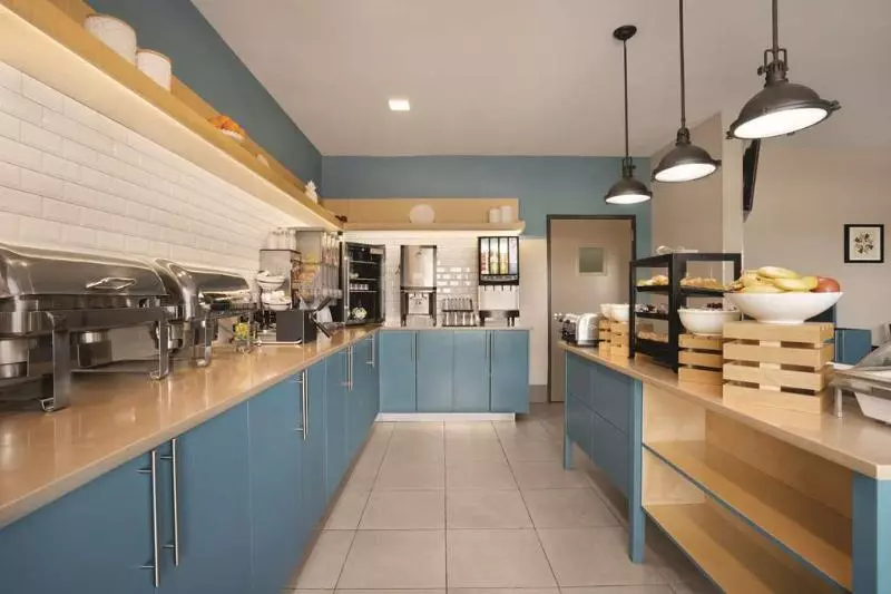 هتل Country Inn & Suites By Radisson, Moline Airport, Il