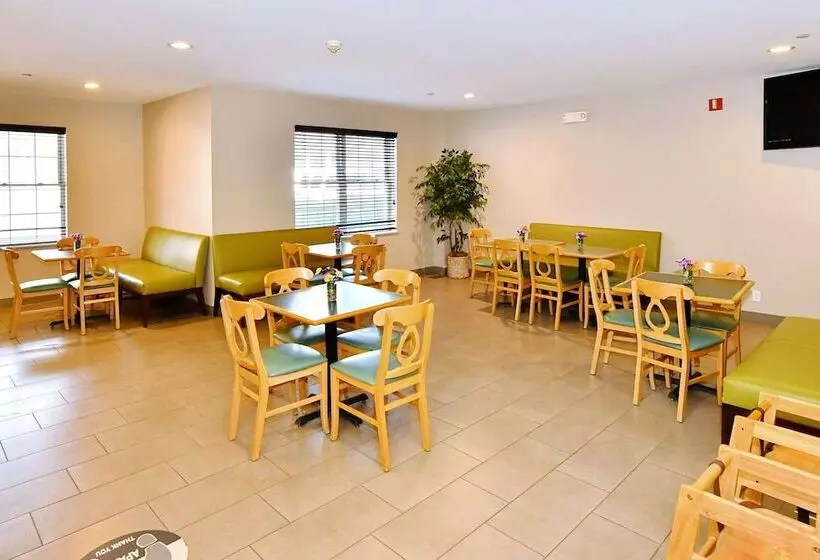 Hotel Country Inn & Suites By Radisson, Mount Morris, Ny