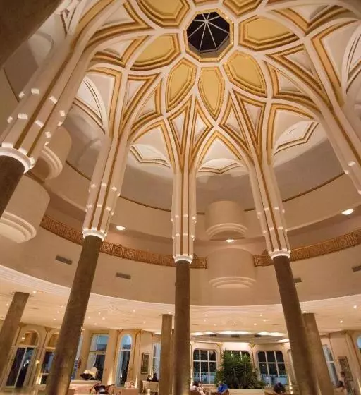 Отель Royal Tulip Taj Sultan