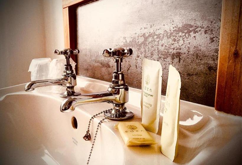 فندق Ocean View Bar & Rooms