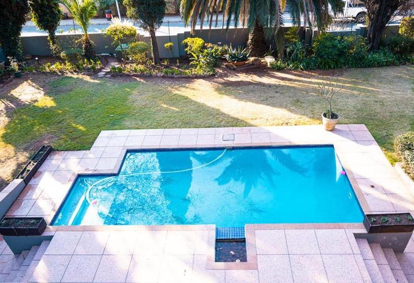 Pension 112 On Kloof Guesthouse