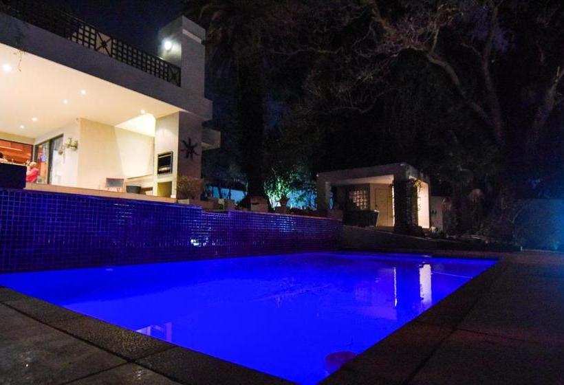 Pension 112 On Kloof Guesthouse