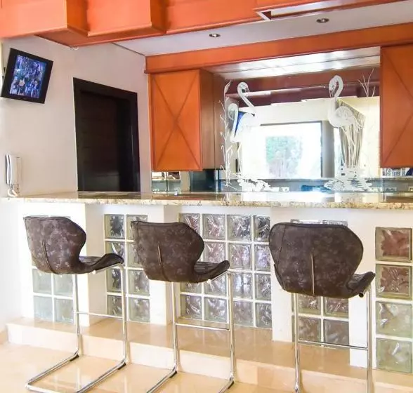 Majatalo 112 On Kloof Guesthouse