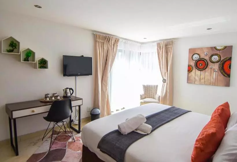 Majatalo 112 On Kloof Guesthouse