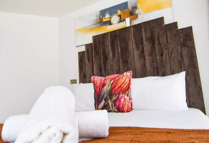 Majatalo 112 On Kloof Guesthouse