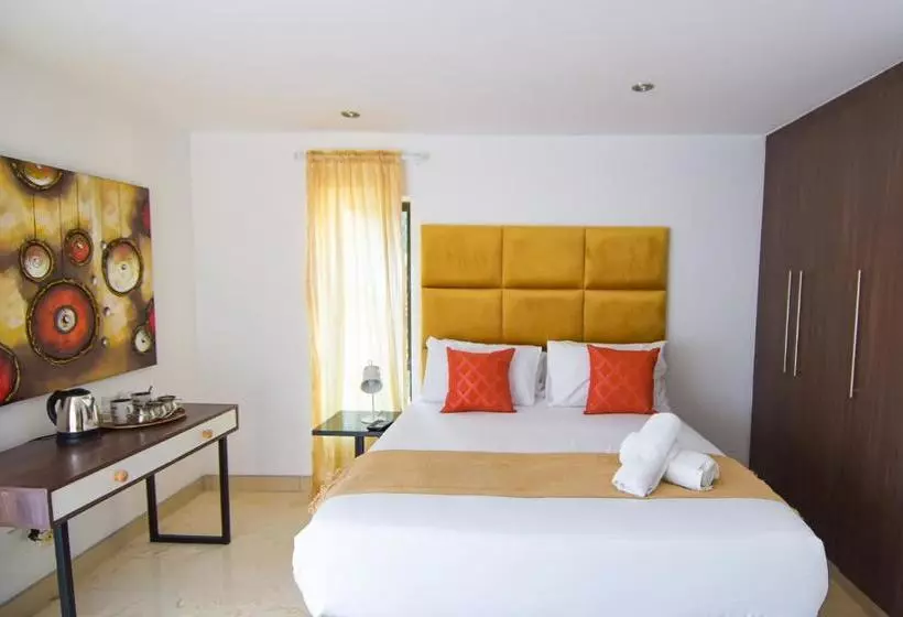 Majatalo 112 On Kloof Guesthouse