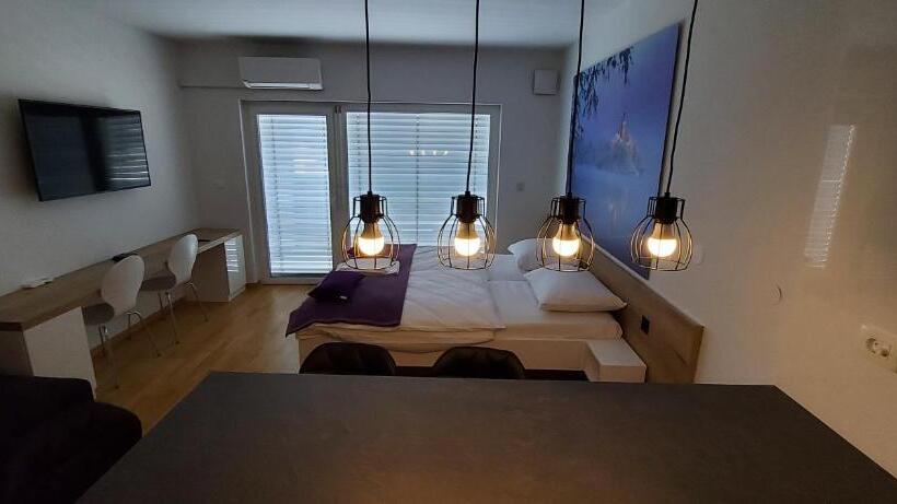 Bed & Breakfast Rezidenca Pipanova