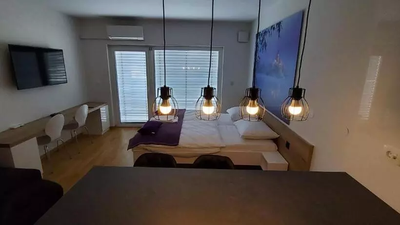 Bed & Breakfast Rezidenca Pipanova