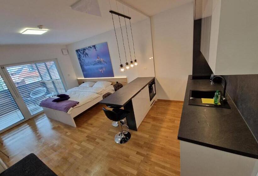 Bed & Breakfast Rezidenca Pipanova