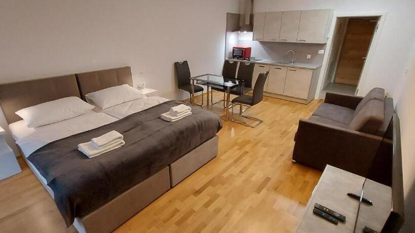 Bed & Breakfast Rezidenca Pipanova