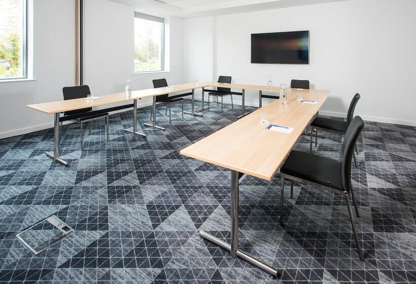 فندق Holiday Inn Express   Bicester, An Ihg