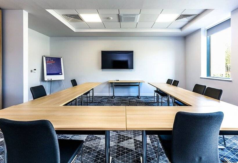 فندق Holiday Inn Express   Bicester, An Ihg