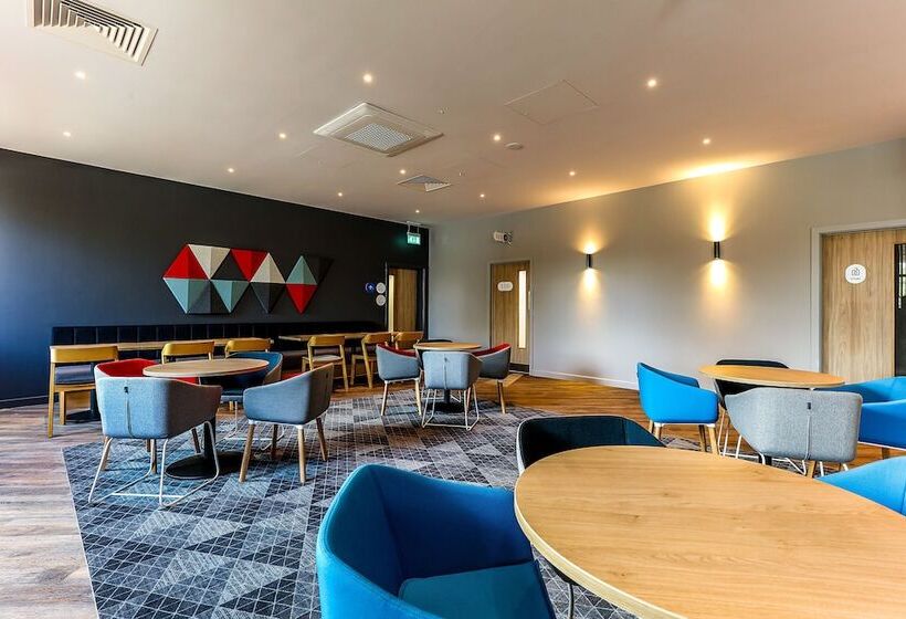 فندق Holiday Inn Express   Bicester, An Ihg