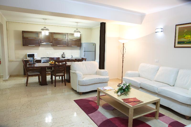 Hotel Phoenicia Suites