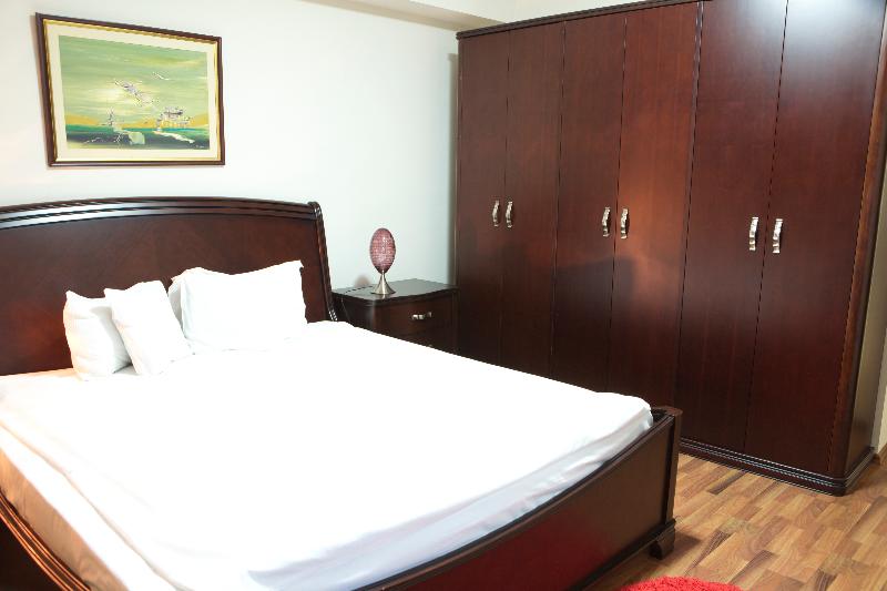 Hotel Phoenicia Suites