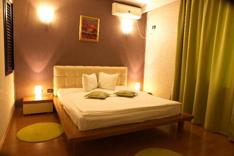 Hotel Phoenicia Suites