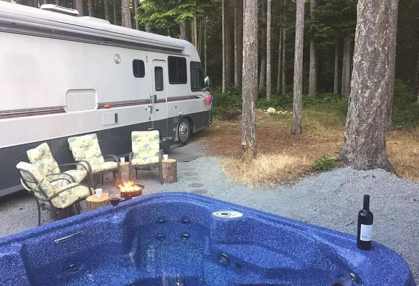 Hotelli The Great Escape Shirley With Hot Tub