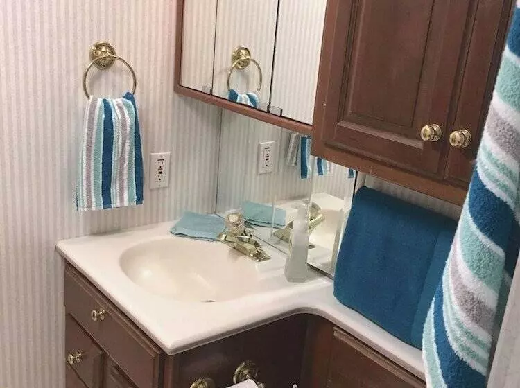 Hotelli The Great Escape Shirley With Hot Tub