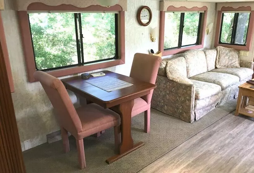 Hotelli The Great Escape Shirley With Hot Tub