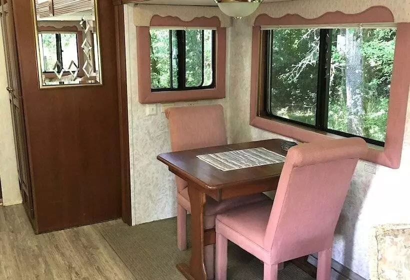 Hotelli The Great Escape Shirley With Hot Tub