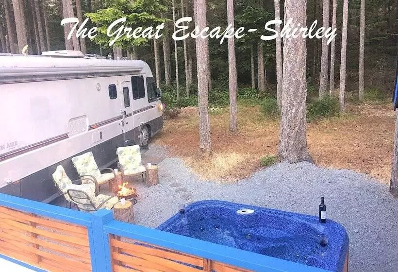 Hotelli The Great Escape Shirley With Hot Tub