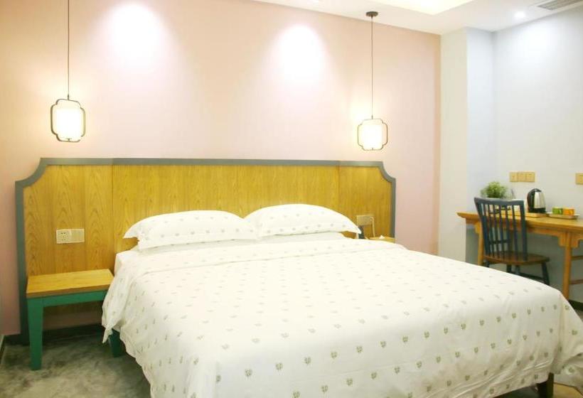 Hotel Forest Inn (haikou Crh East Station)