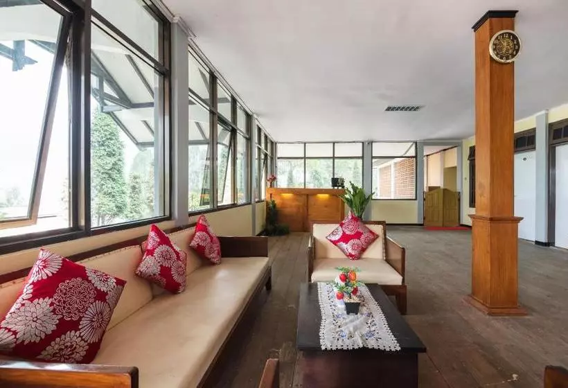 ホテル Oyo 1852 Intan Bromo Residence