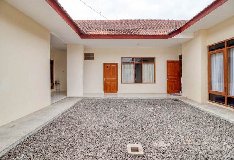 פנסיון Reddoorz Near Universitas Gajah Mada