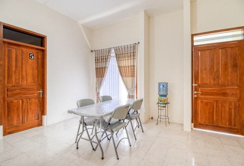 פנסיון Reddoorz Near Universitas Gajah Mada