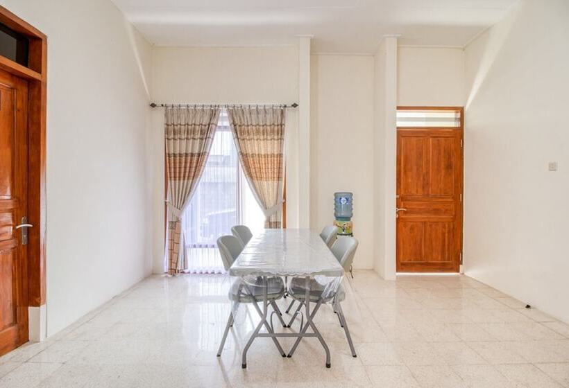 פנסיון Reddoorz Near Universitas Gajah Mada