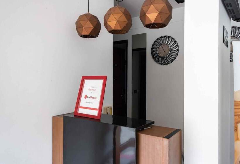 פנסיון Reddoorz Plus Near Ice Bsd 2