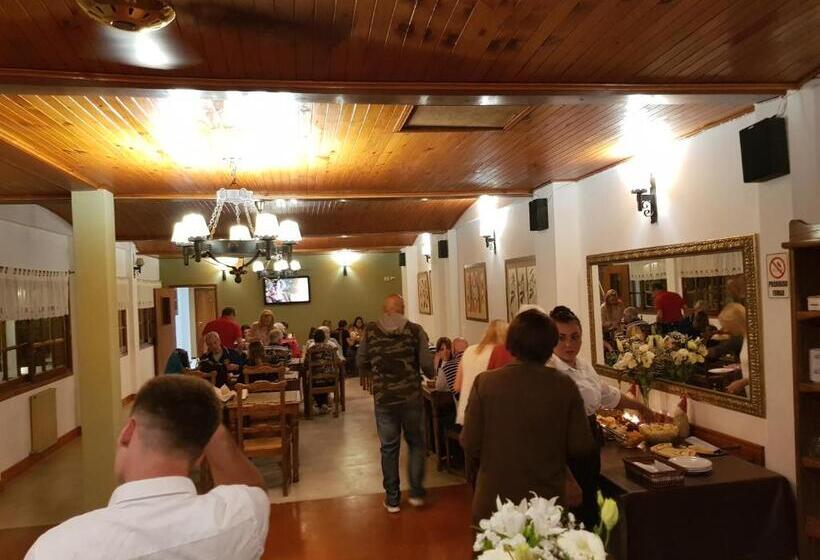 هاستل Las Mutisias