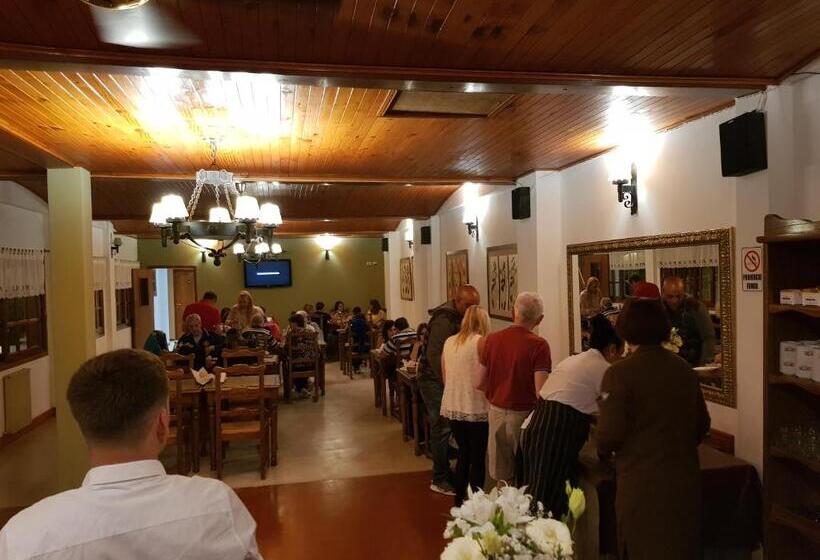 هاستل Las Mutisias