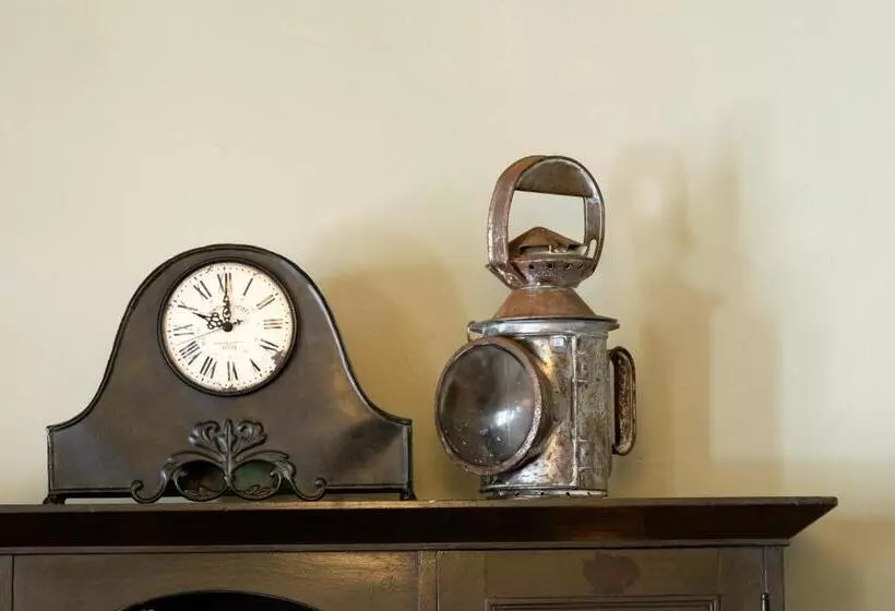 تختخواب و صبحانه Smugglers' Bnb