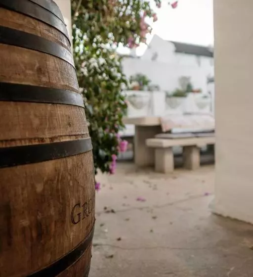 تختخواب و صبحانه Smugglers' Bnb