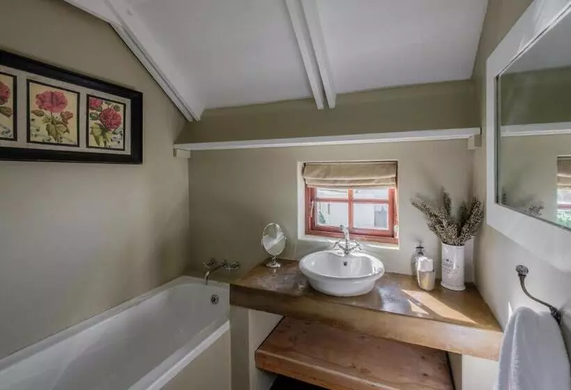 تختخواب و صبحانه Smugglers' Bnb